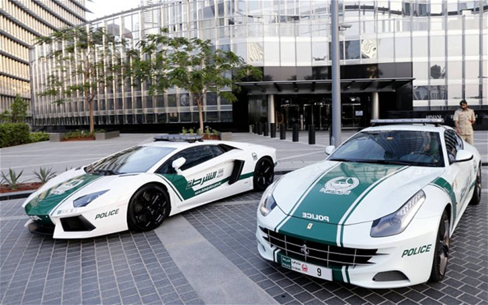 Dubai là nơi duy nhất trên thế giới sử dụng siêu xe như Lamborghini, Ferrari hay thậm chí cả Bugatti làm xe cảnh sát, hoặc đôi khi chỉ để làm taxi. (Ảnh: Alux).